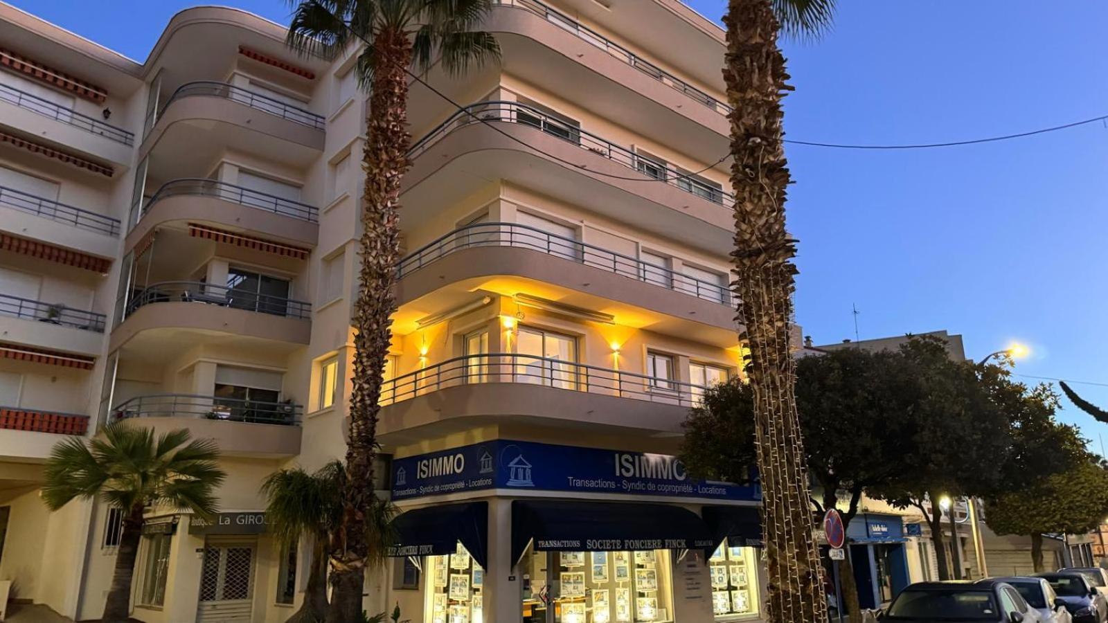 Appartement Luxueux Plein Centre De Cavalaire A 2Mn De La Plage Exterior photo