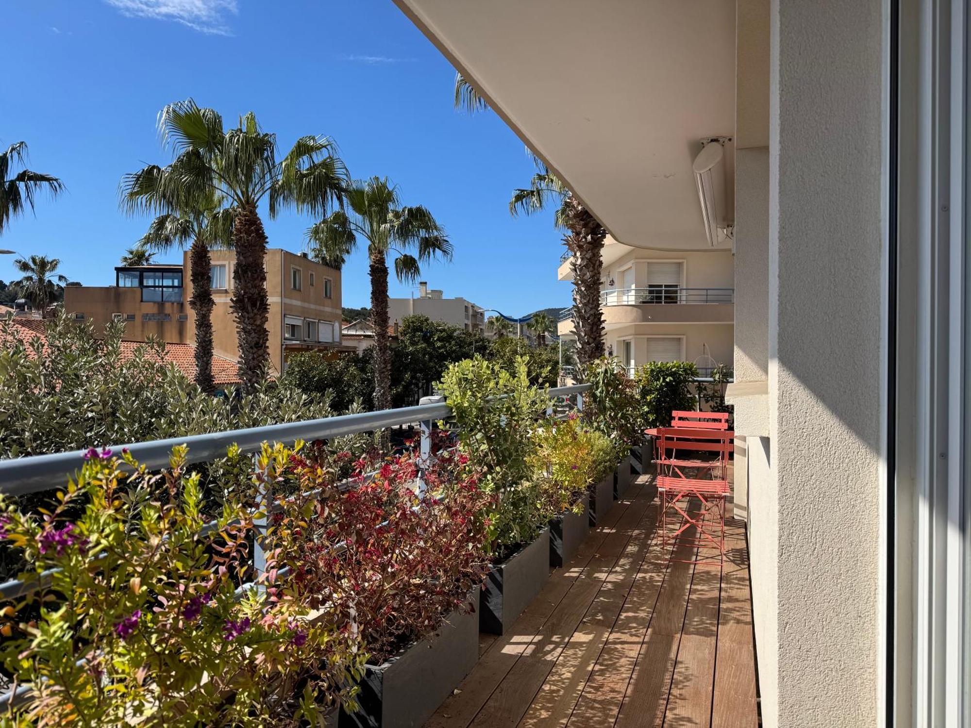 Appartement Luxueux Plein Centre De Cavalaire A 2Mn De La Plage Exterior photo